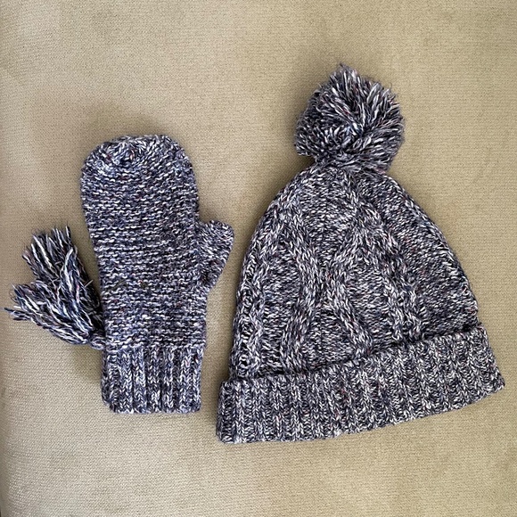 J Crew Woman's Knitted Beanie Hat & Mittens w/Fringe. Black/White. One Size - Picture 1 of 5